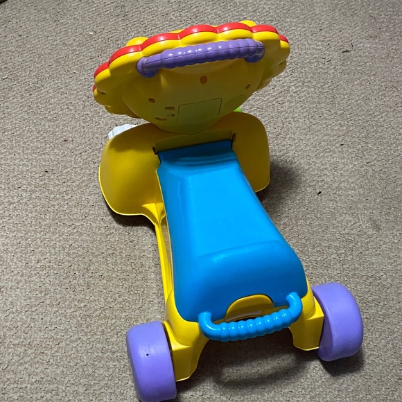 Fisher-Price 3-in-1 Sit, Stride &
Ride Interactive Lion - Picture 6 of 17